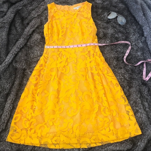 Eva Mendes for New York and Company yellow dress. - Picture 6 of 15